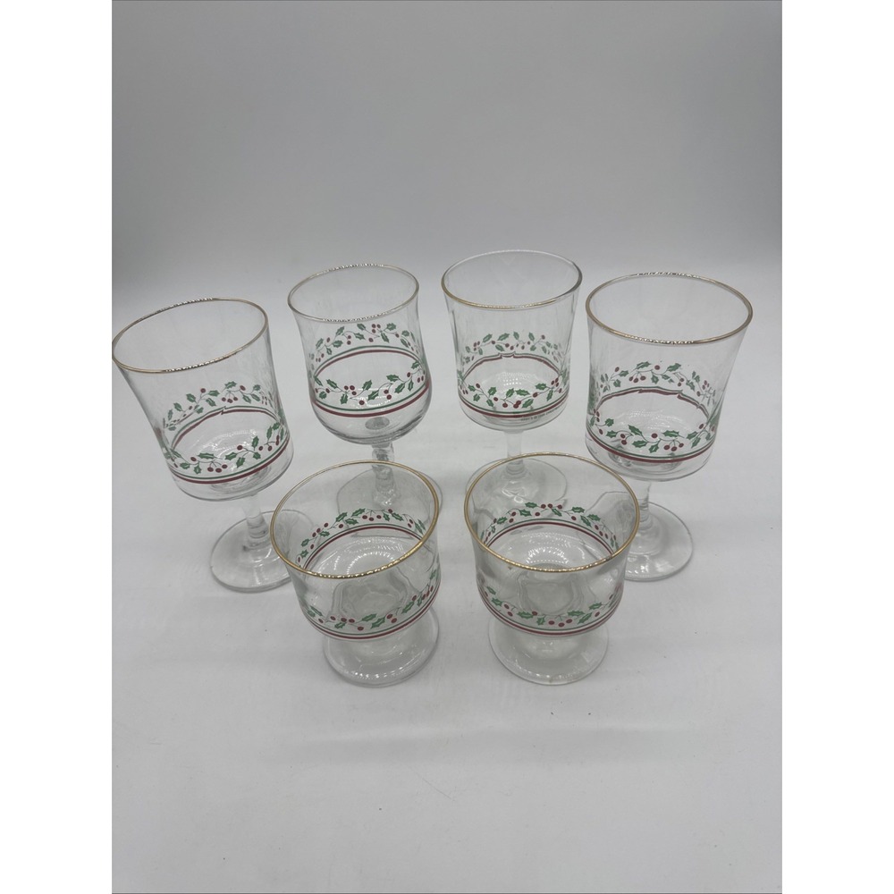 Vintage 1985 Arby's Christmas Holiday Holly Berry Wine Goblets‎